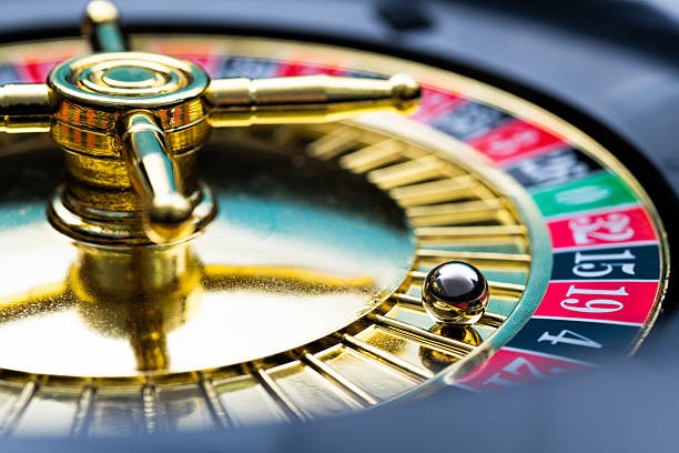 reina platform interface showing sportsbook, live-dealer, slots, and esports sections