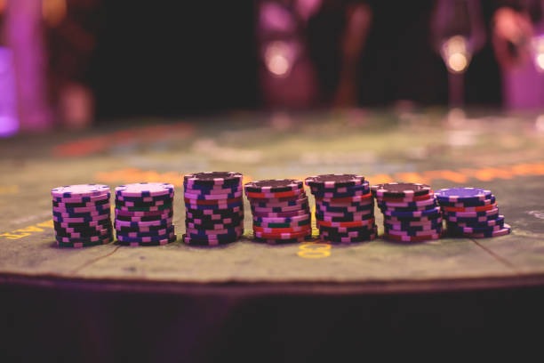 reina mobile app interface showing sportsbook, live dealer, and slots categories