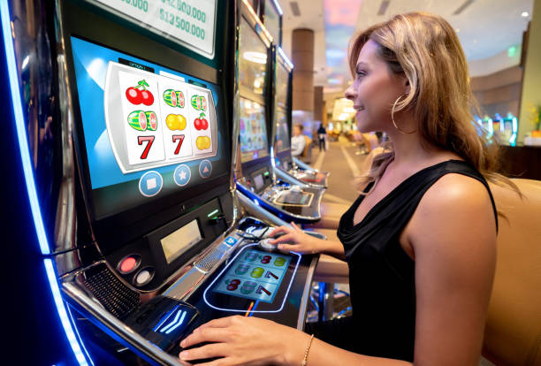 Payment method icons and reina account balance display showing UFC wager confirmation